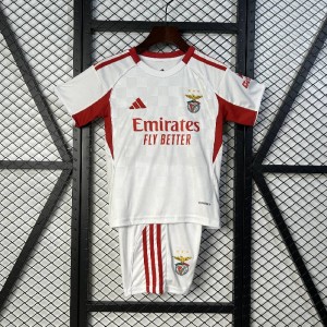 25/26 lasta Benfica kolmannen päässä pelin koko: 16-28